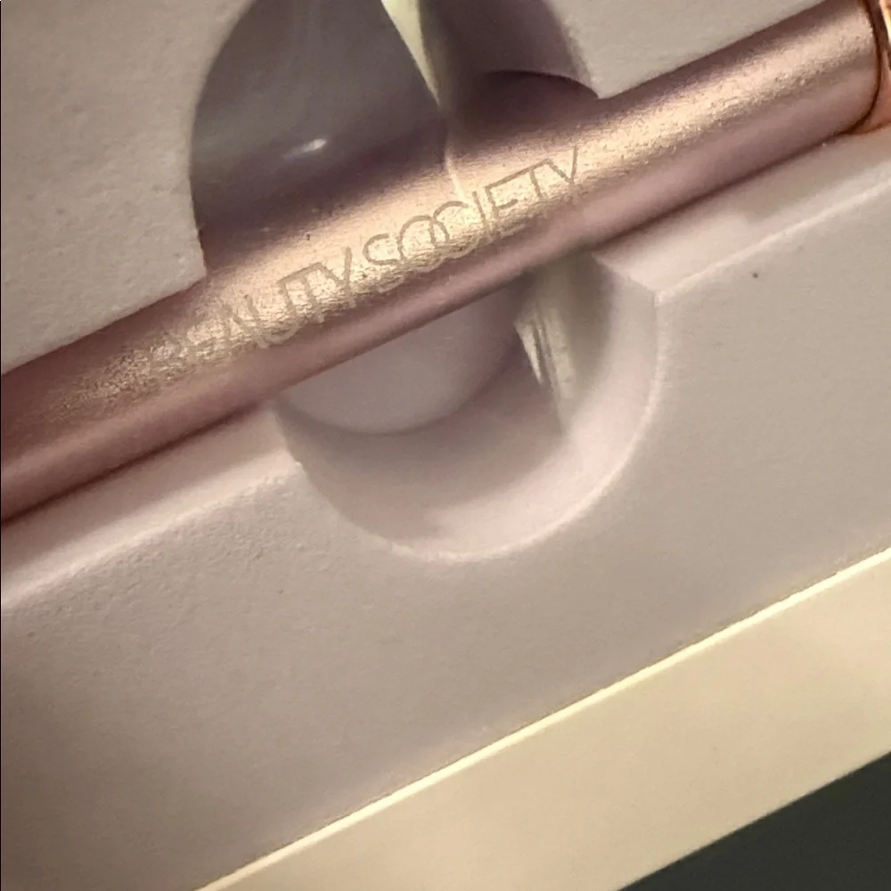 Beauty Society Rose Quartz Facial Roller - Picture 3 of 6